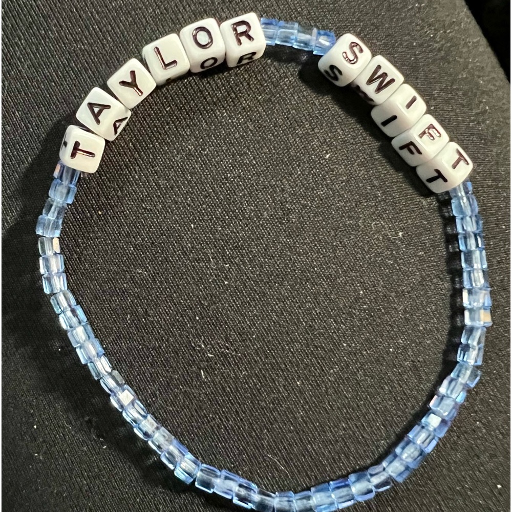 TAYLOR SWIFT BRACELET’S